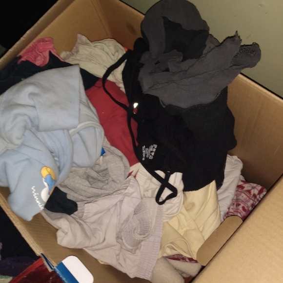 2 Boxes of womens clothes - Picture 1 of 3